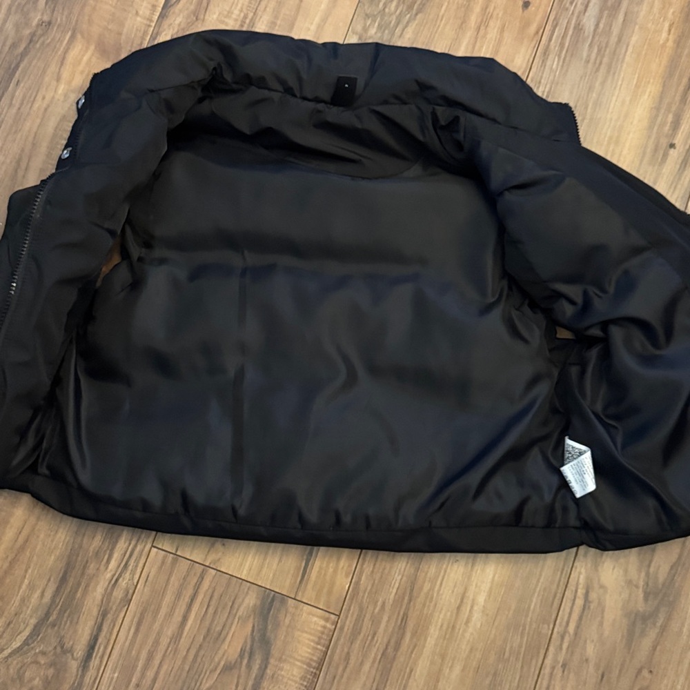 Black cropped Puffer Vest Jacket - Women's Sleeveless Coat - Picture 5 of 5